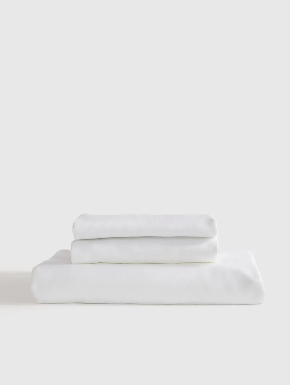 NWOT Quince Organic Bamboo Viscose Cal King Fitted Sheet Set White 2 Pillowcases